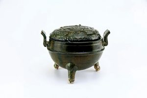 Green-Glazed-Tripod-Vessel